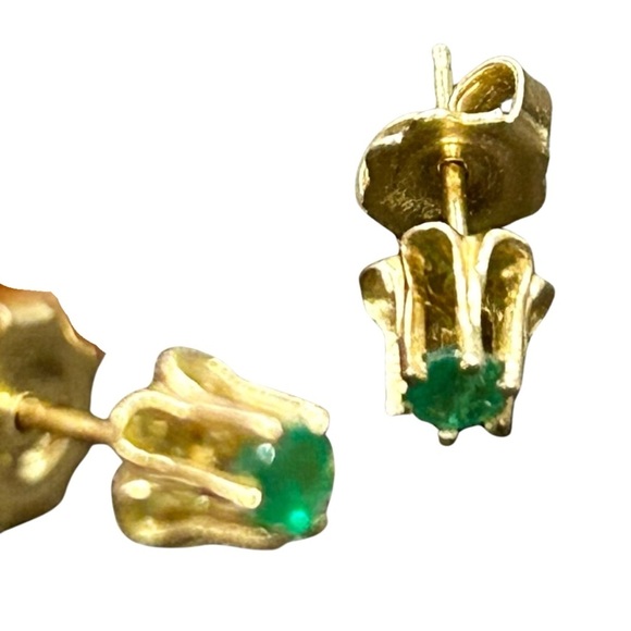 Elegant Gold and Green Stud Earrings - Picture 3 of 4